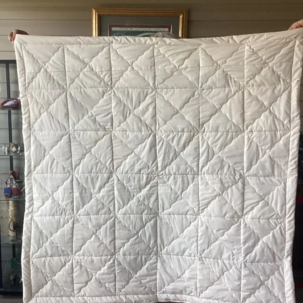 NWT Hand Crafted Gorgeous Shades of Purple, Cream and Gold Hydrangea Print Quilt